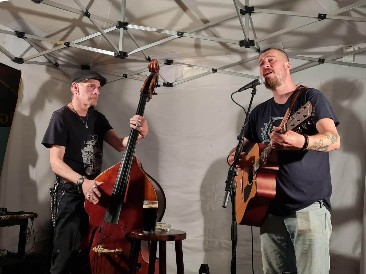 Cluas vs Flo die Feder @ The Corner House Winterbiergarten